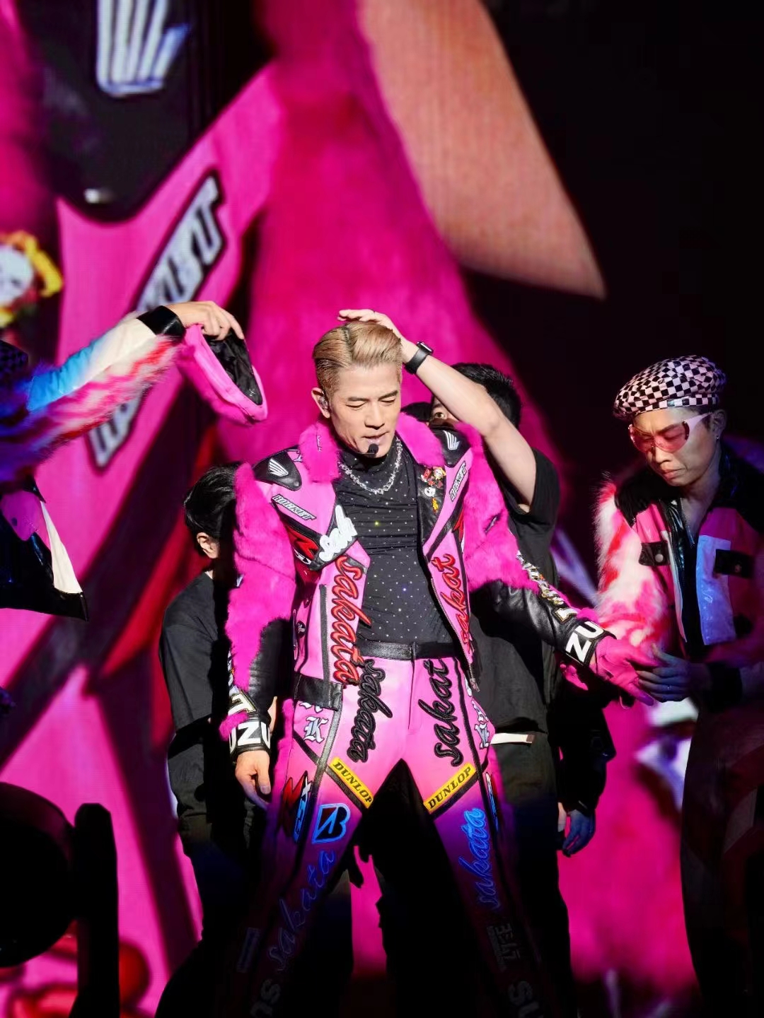 郭富城廣州演唱會再現(xiàn)“舞臺王者”風(fēng)采，現(xiàn)場萬人共舞大合唱！